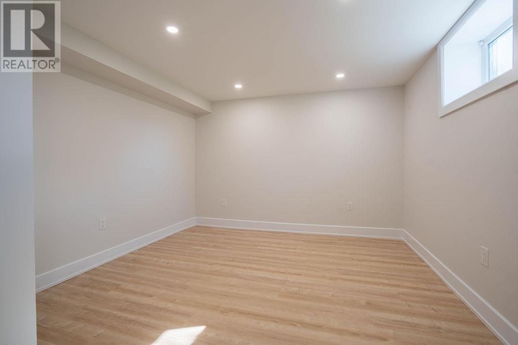 11 Glenwood AVE - Image 33