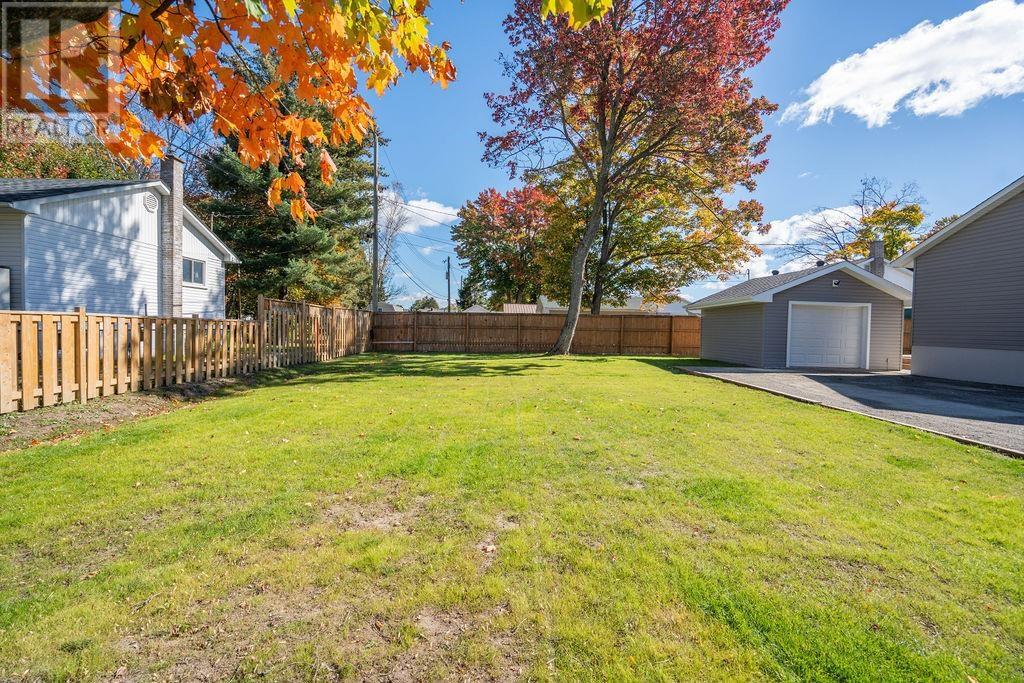 11 Glenwood AVE - Image 6