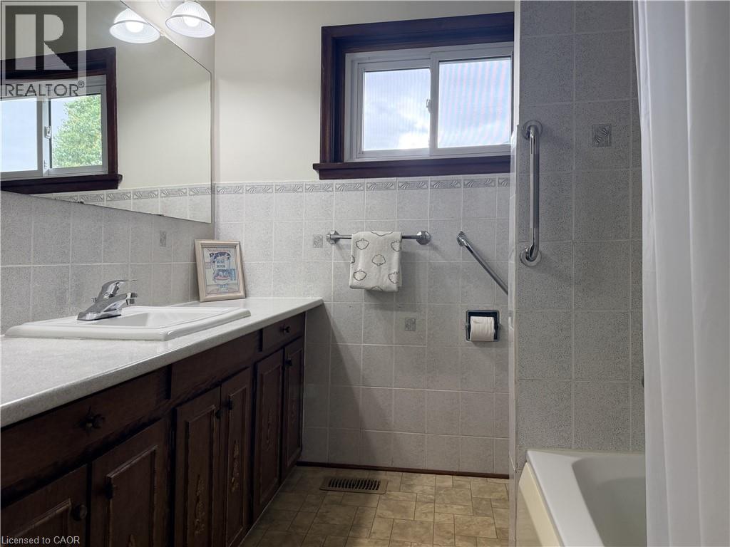 181 MONTCLAIR Crescent - Image 25