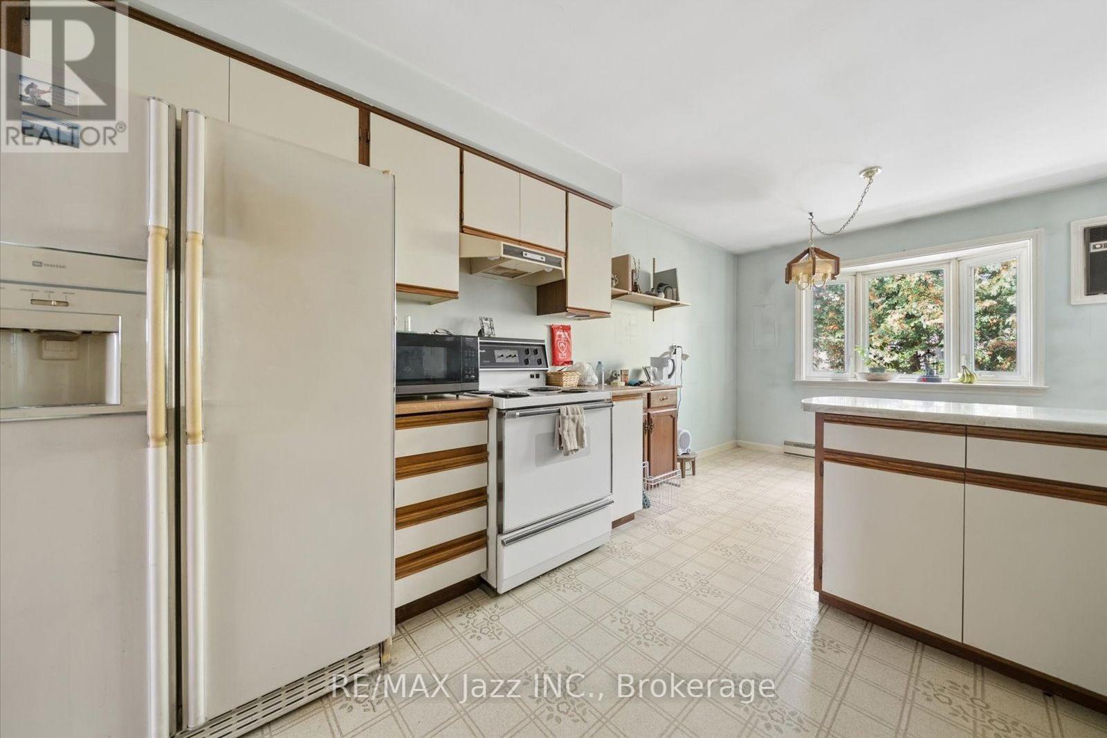 210 Murray Drive, Aurora, ON photo 15