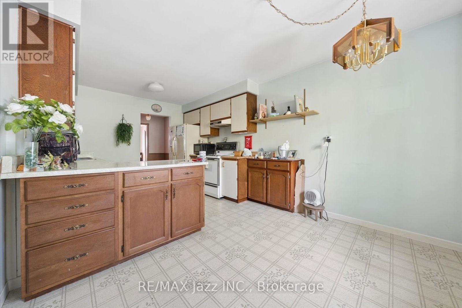 210 Murray Drive, Aurora, ON photo 16