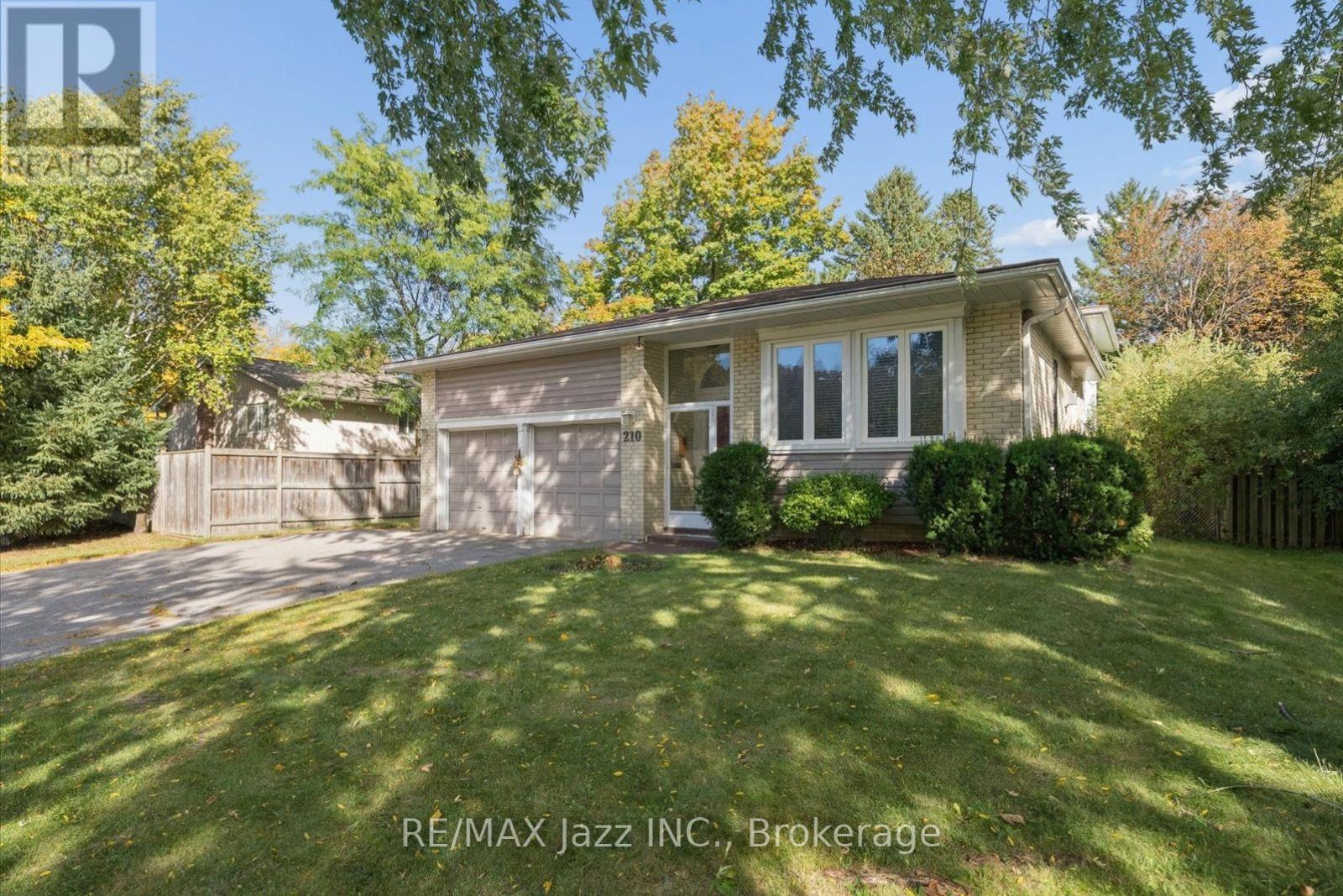 210 Murray Drive, Aurora, ON photo 5