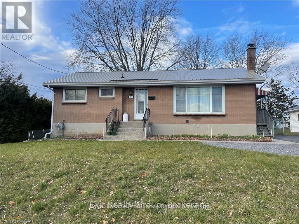 B - 44 NORTH PARK GARDENS, Belleville — photo 1