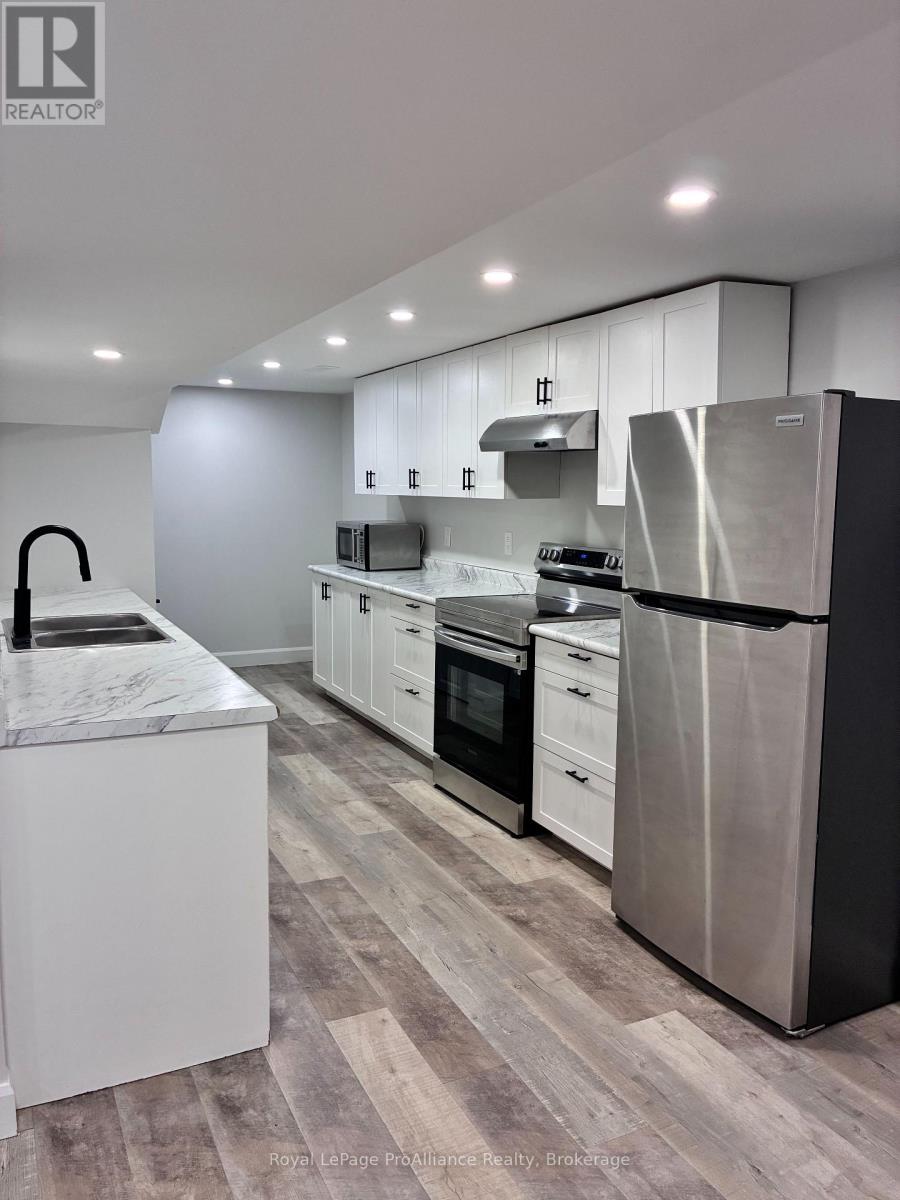 B - 44 NORTH PARK GARDENS, Belleville — photo 2