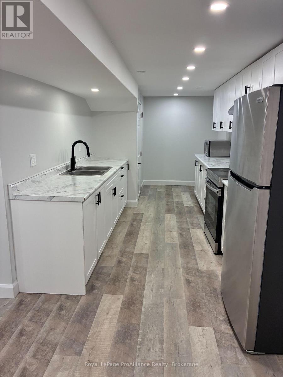 B - 44 NORTH PARK GARDENS, Belleville — photo 3