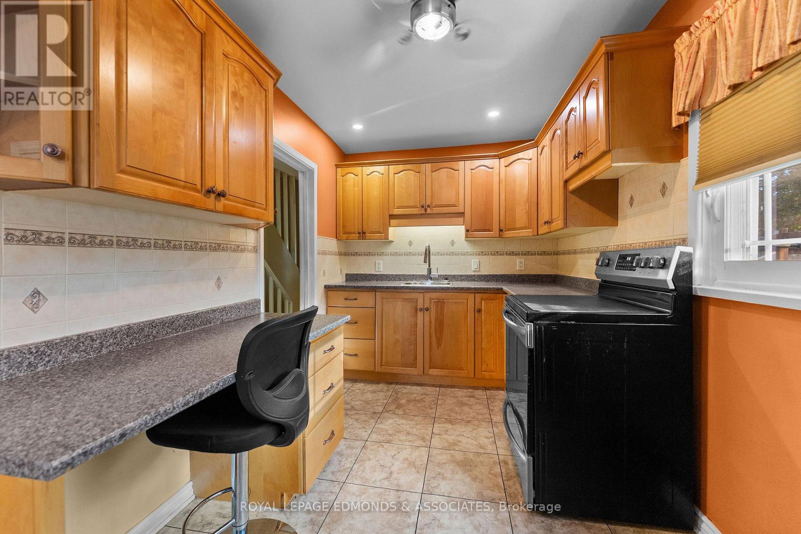 359 CHAMBERLAIN STREET - Image 10