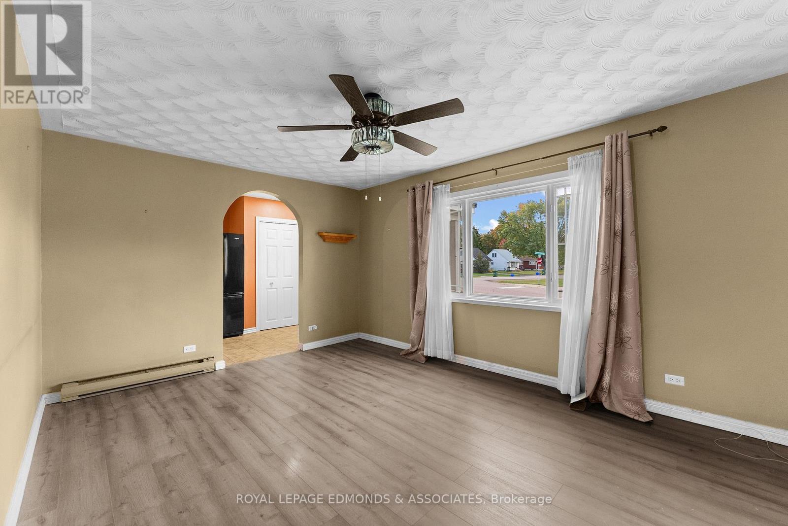 359 CHAMBERLAIN STREET - Image 12