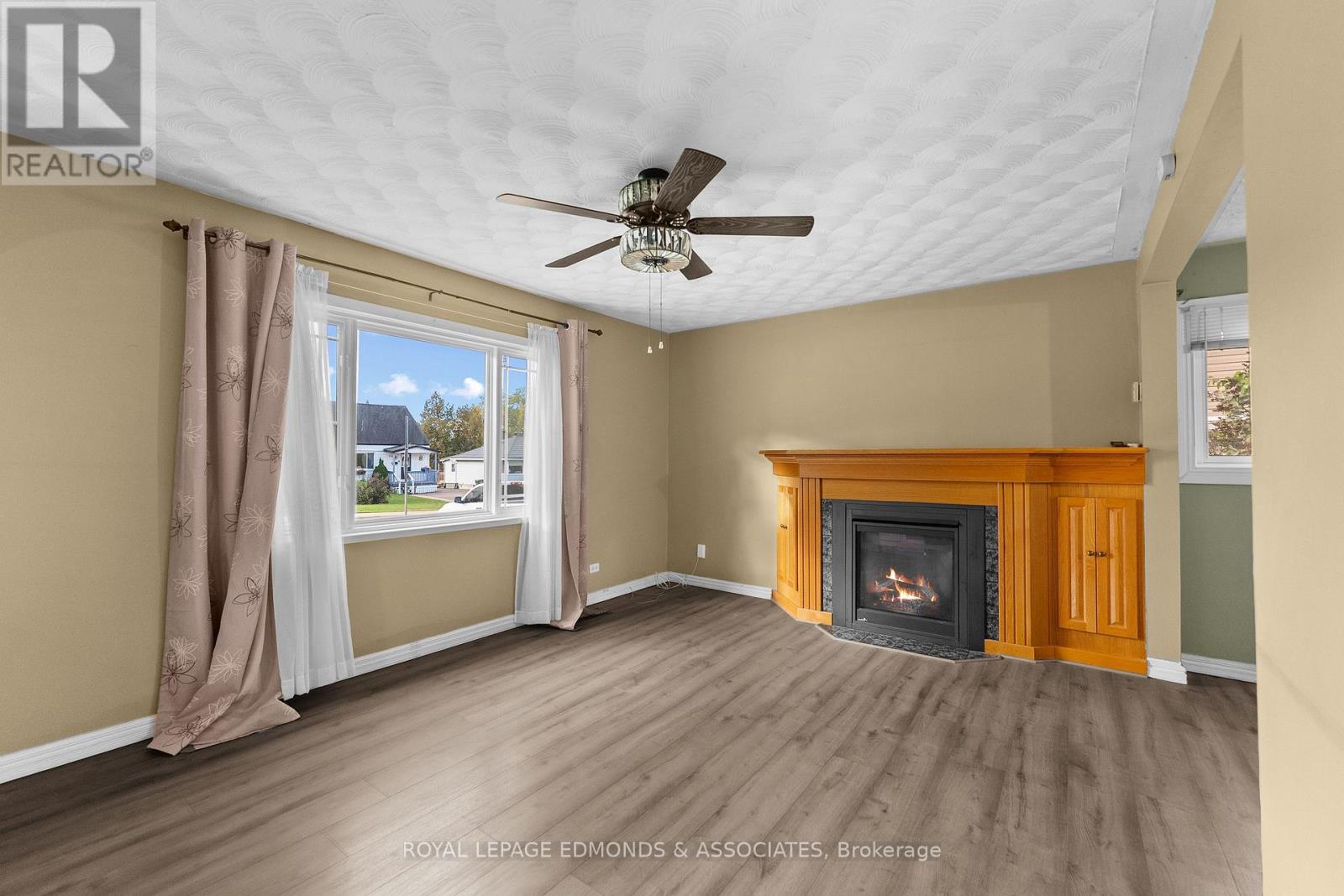 359 CHAMBERLAIN STREET - Image 13