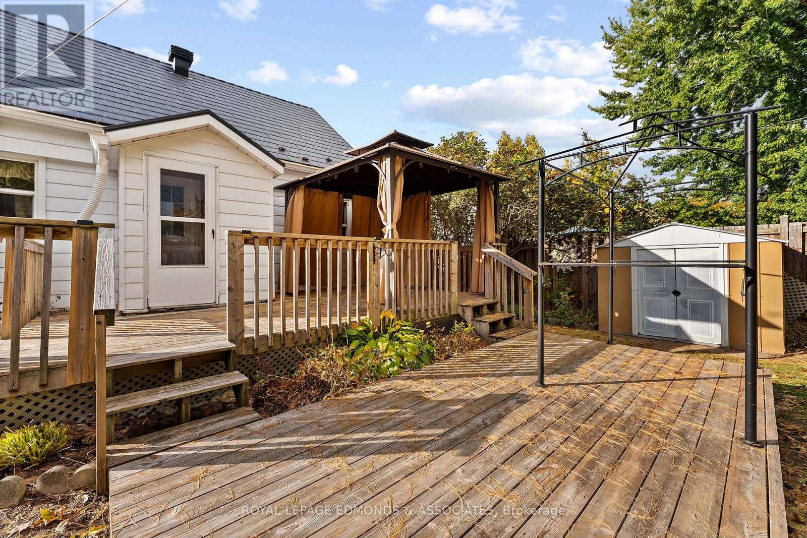 359 CHAMBERLAIN STREET - 36
