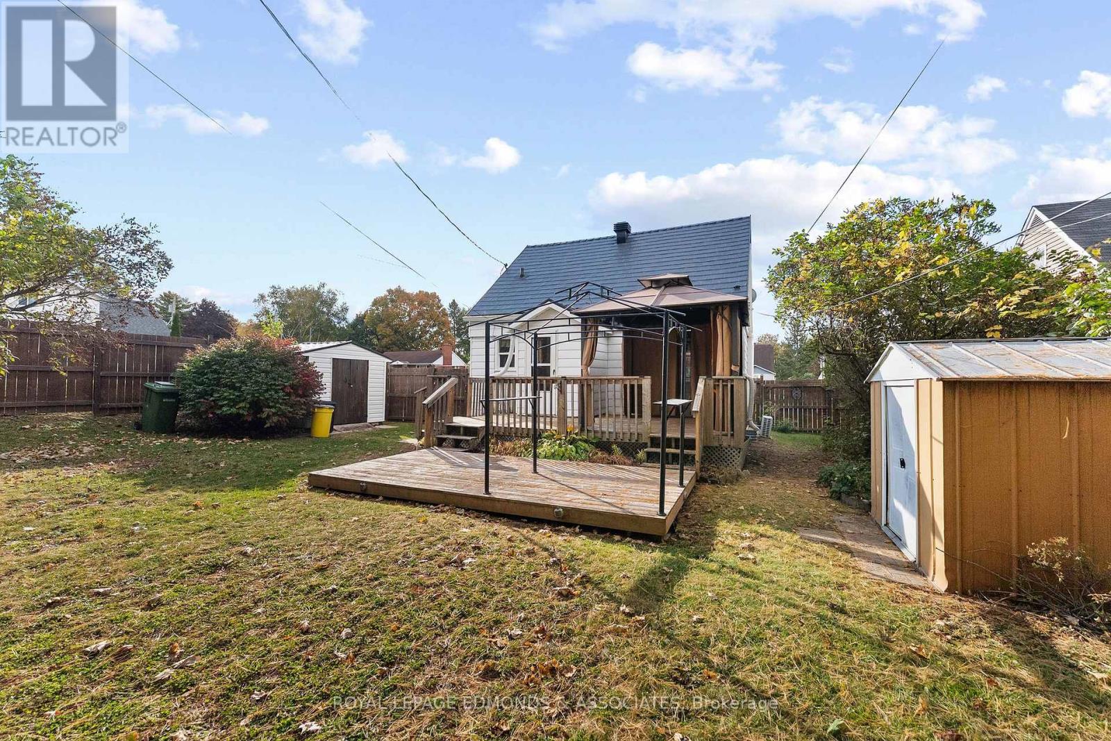 359 CHAMBERLAIN STREET - 38