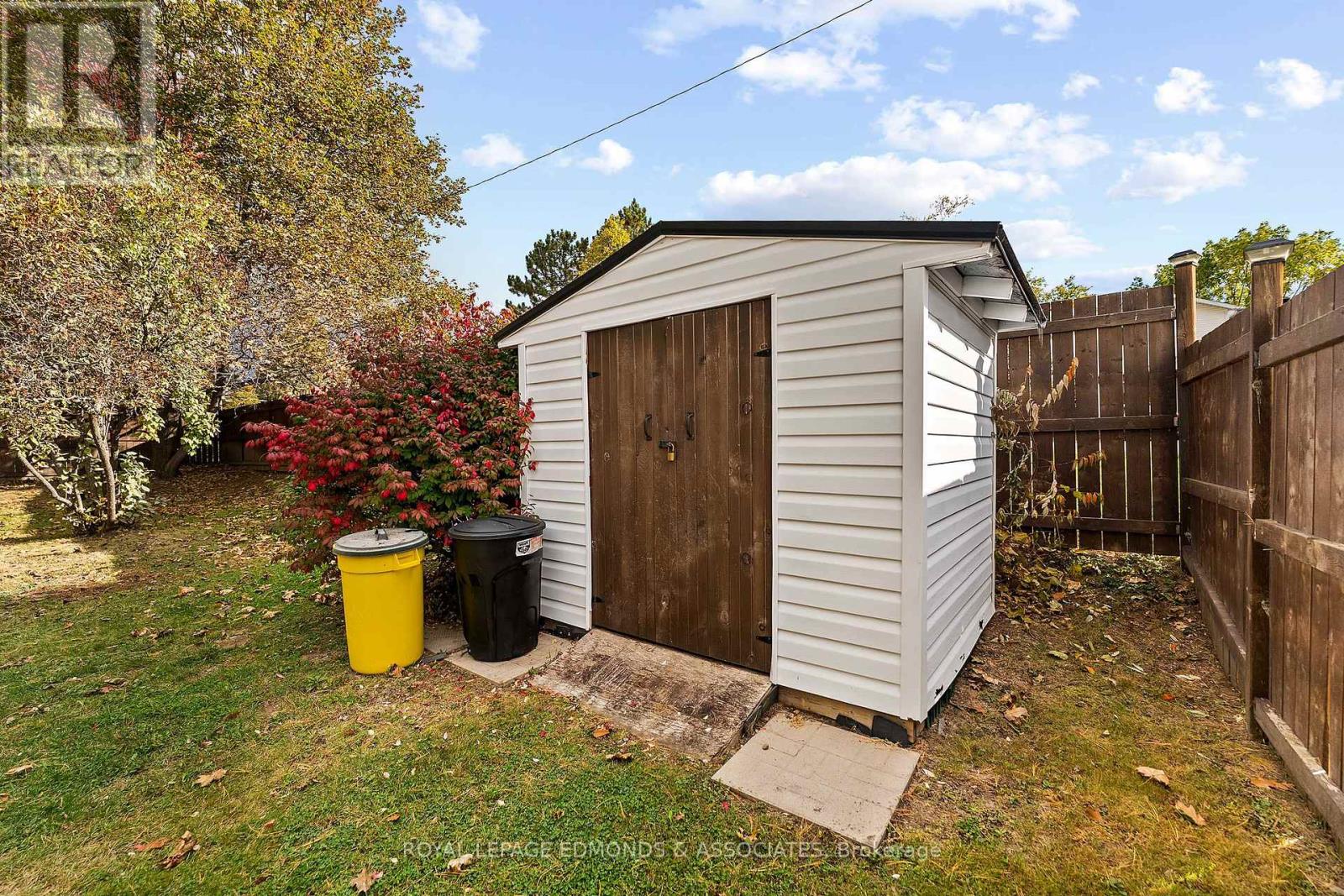 359 CHAMBERLAIN STREET - 39