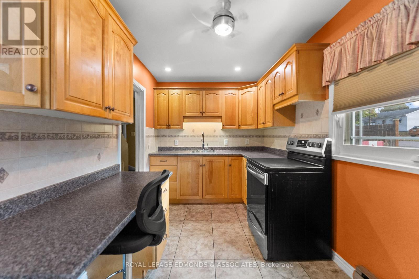 359 CHAMBERLAIN STREET - 9