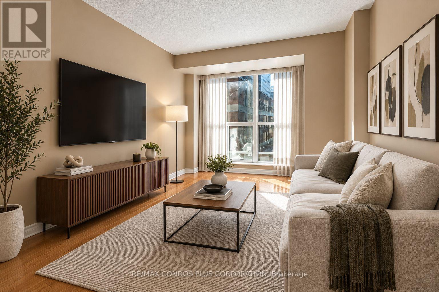 240 - 250 WELLINGTON STREET W