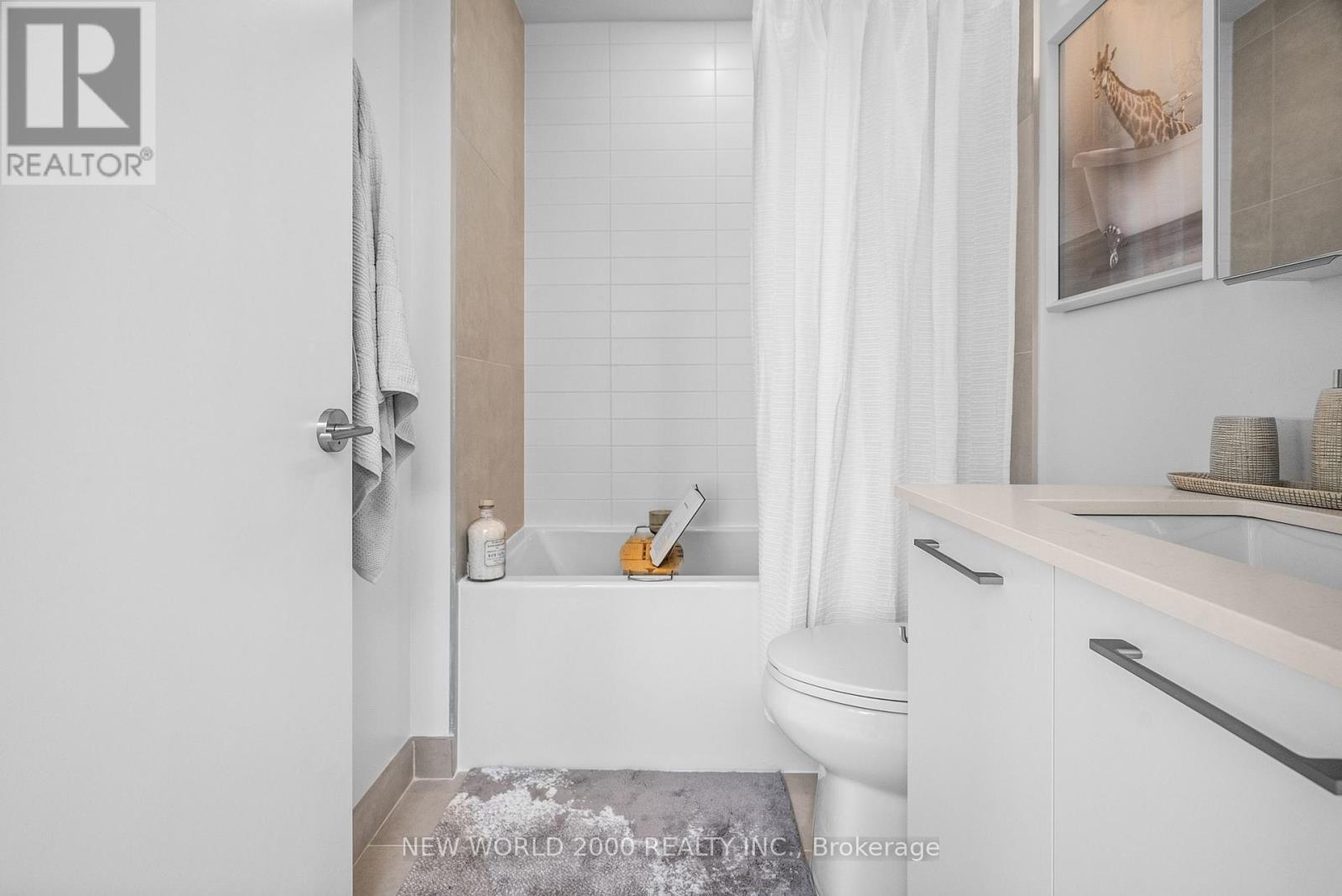101 Roehampton Avenue — photo 26