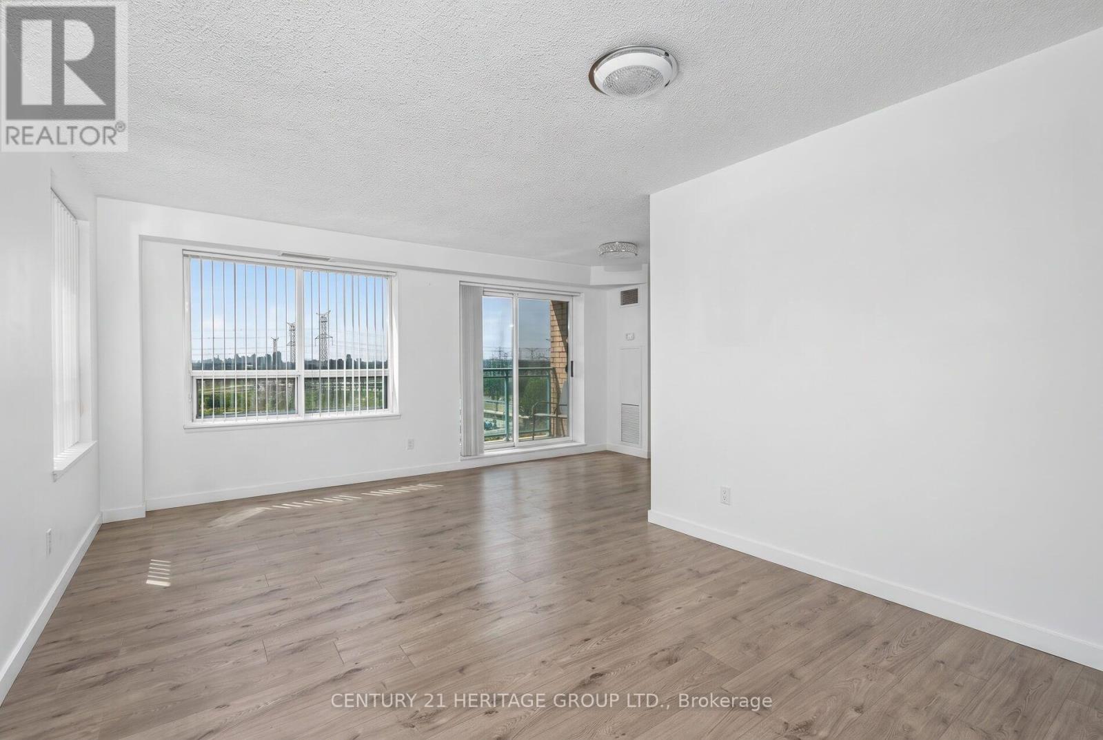 #1017 39 ONEIDA CRESCENT - Image 4