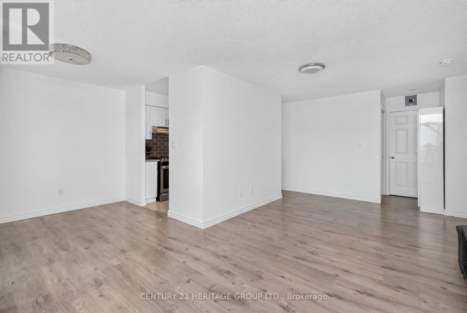 #1017 39 ONEIDA CRESCENT - 5