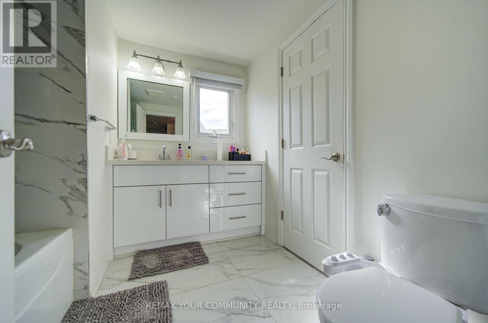 3205 Martins Pine Court, Mississauga, ON photo 32