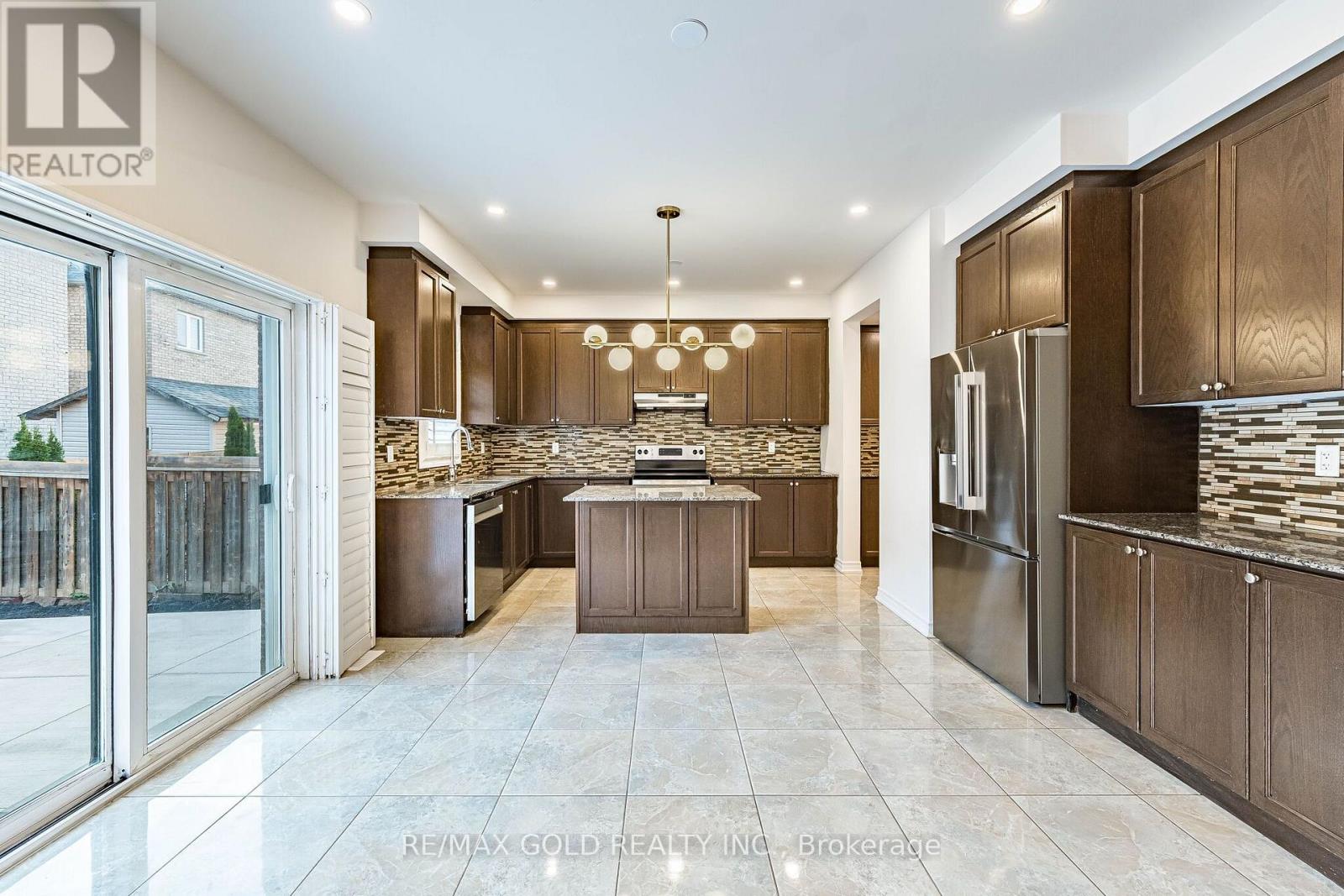 17 Lola Crescent, Brampton, ON photo 10