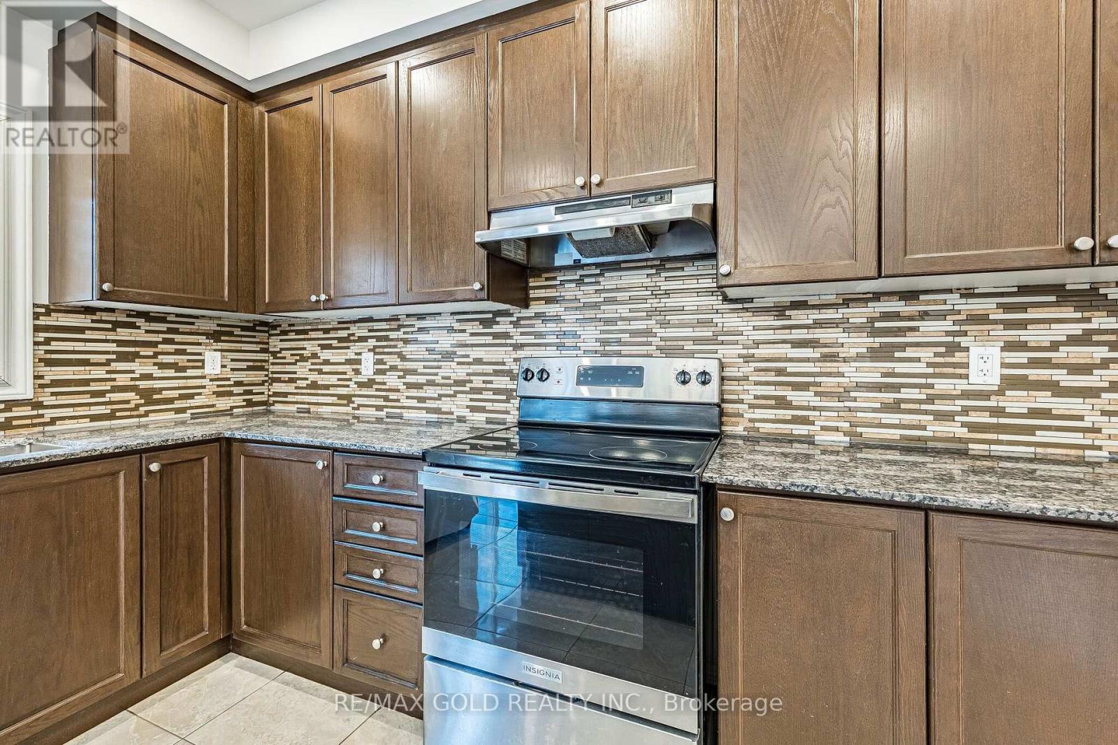 17 Lola Crescent, Brampton, ON photo 12
