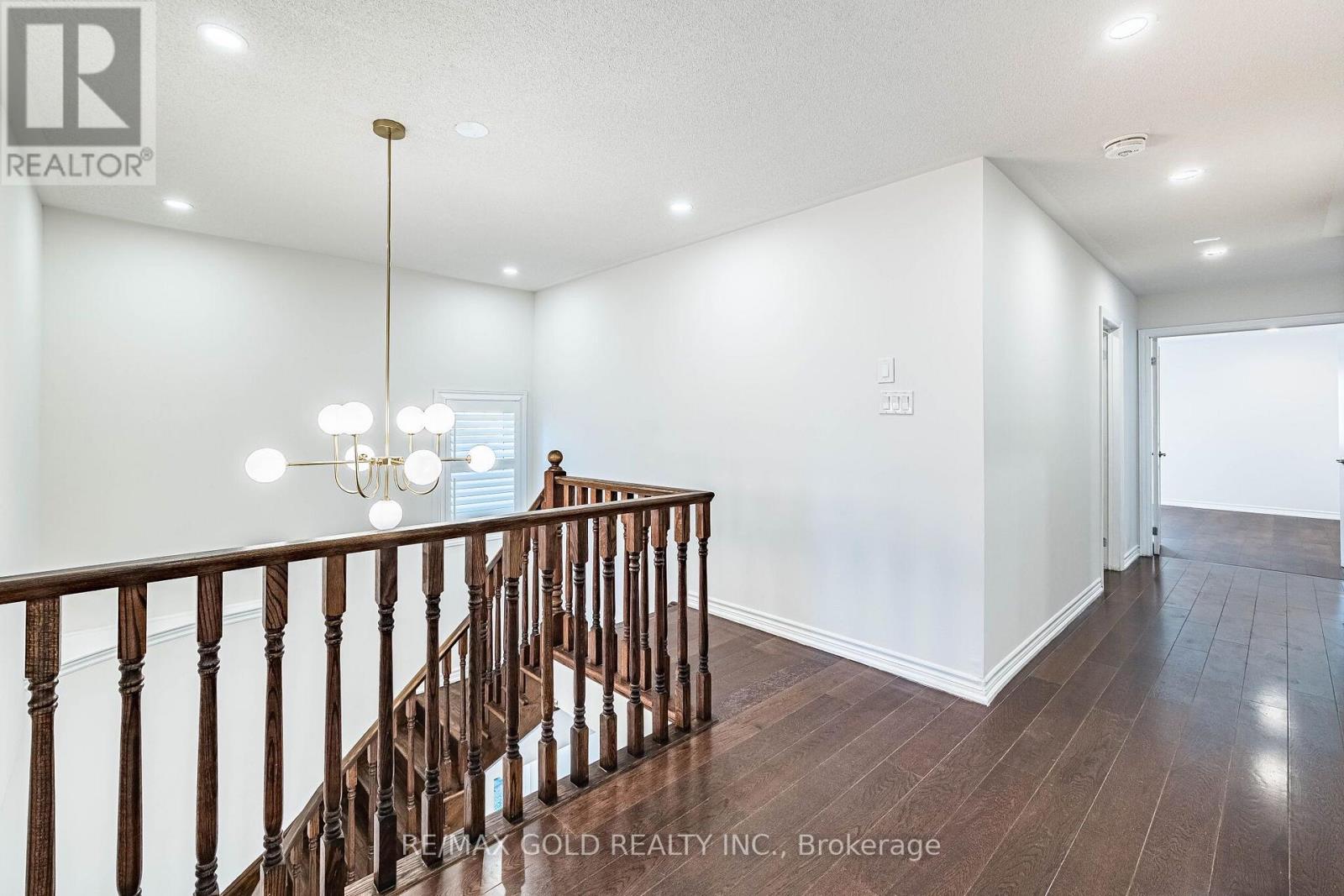 17 LOLA CRESCENT - 32