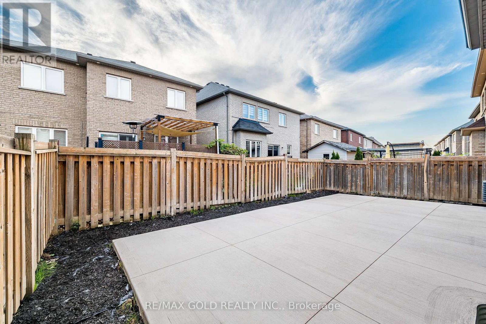 17 LOLA CRESCENT - 35