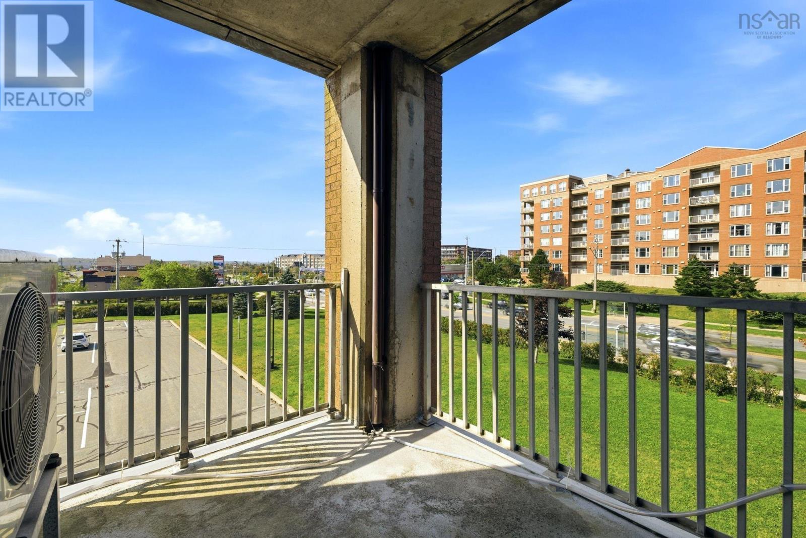 #210 10 Regency Park Drive - 28