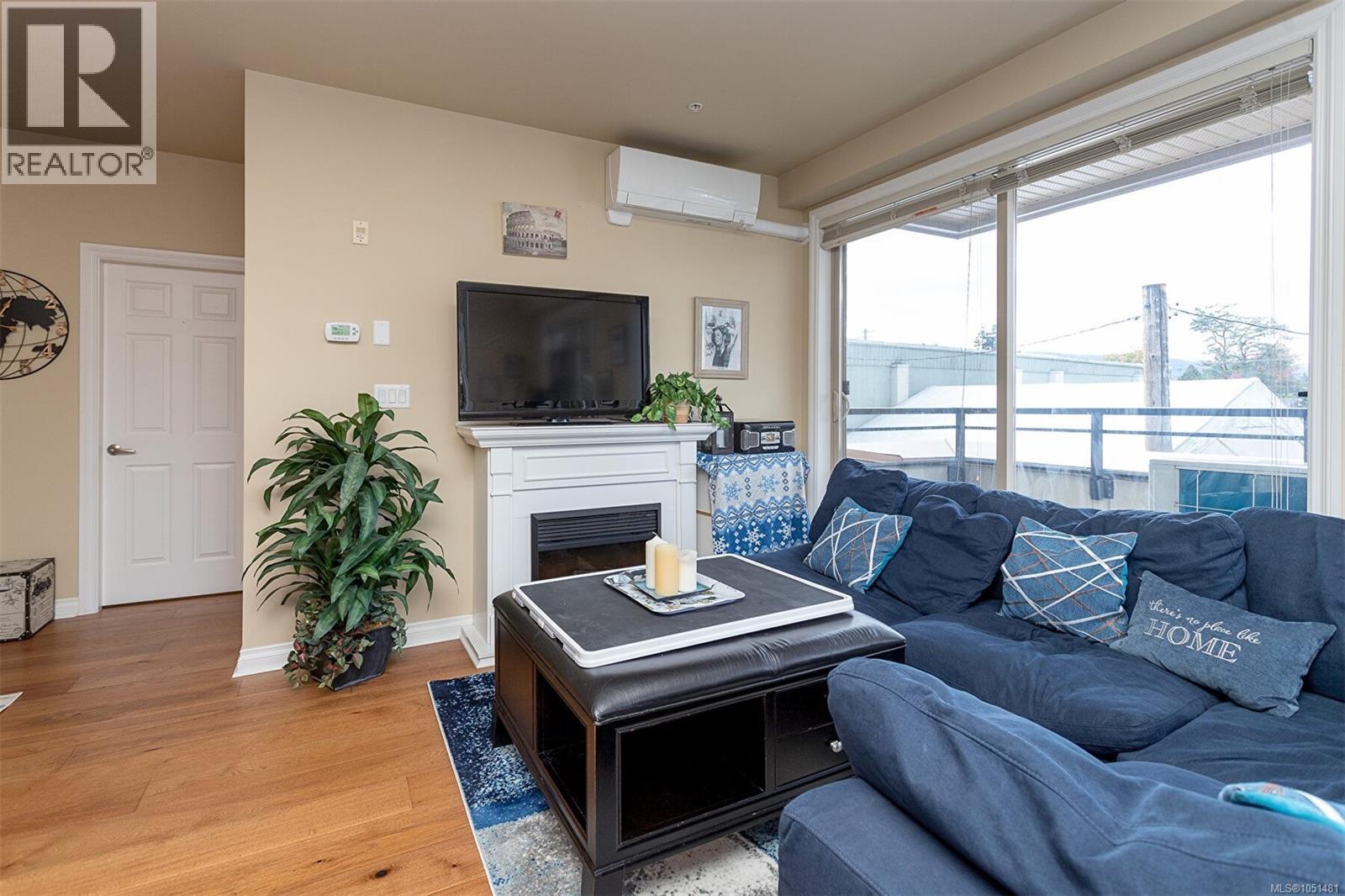 #204 866 Goldstream Ave - 7