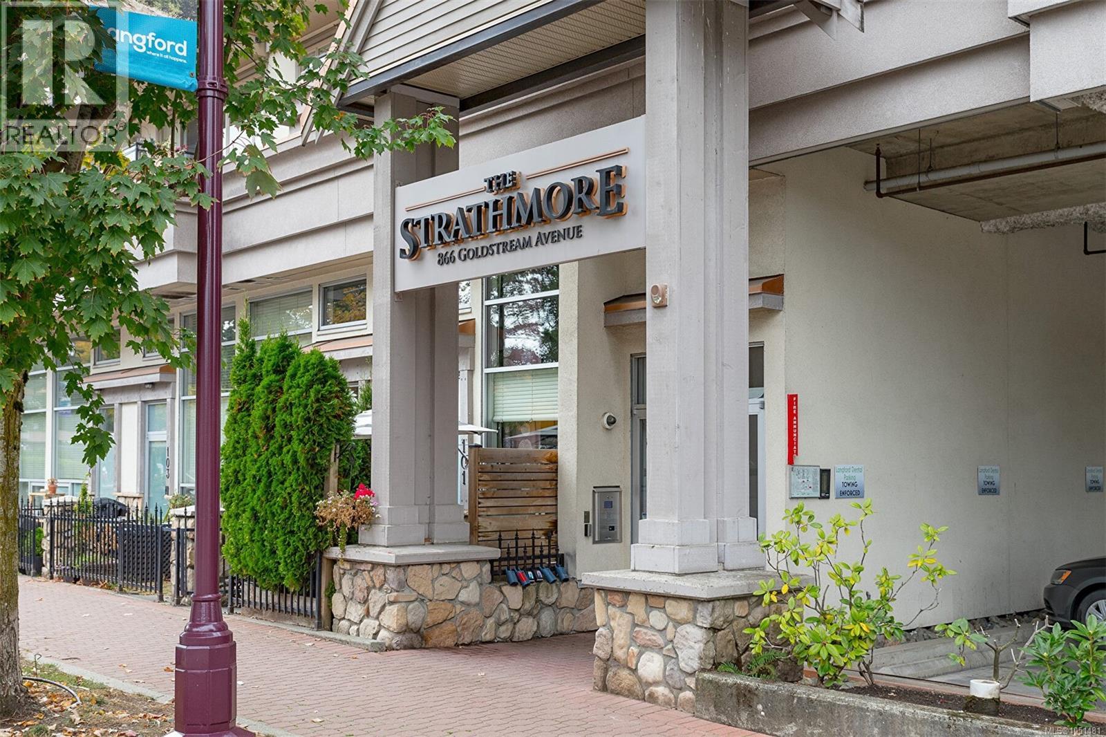 #204 866 Goldstream Ave - 2