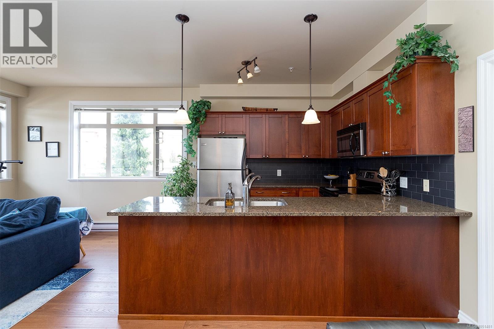 #204 866 Goldstream Ave - 11