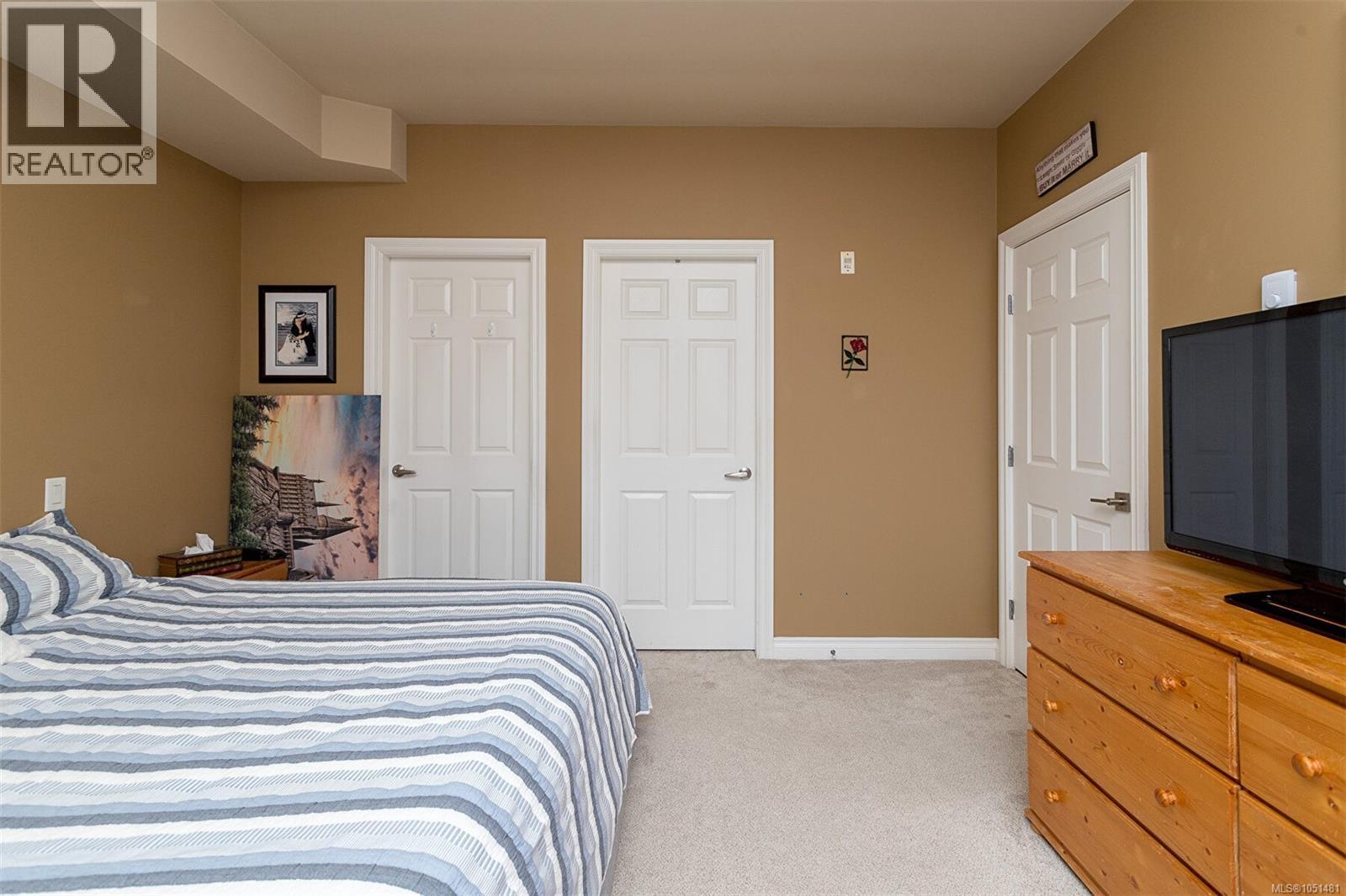 #204 866 Goldstream Ave - 16