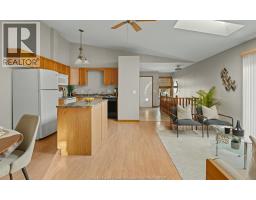 Kitchen - 40 Tofflemire, Amherstburg, ON N9V4A4 Photo 9