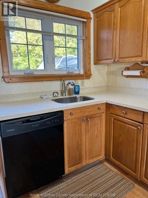 404 Robson Rd, Leamington — photo 8