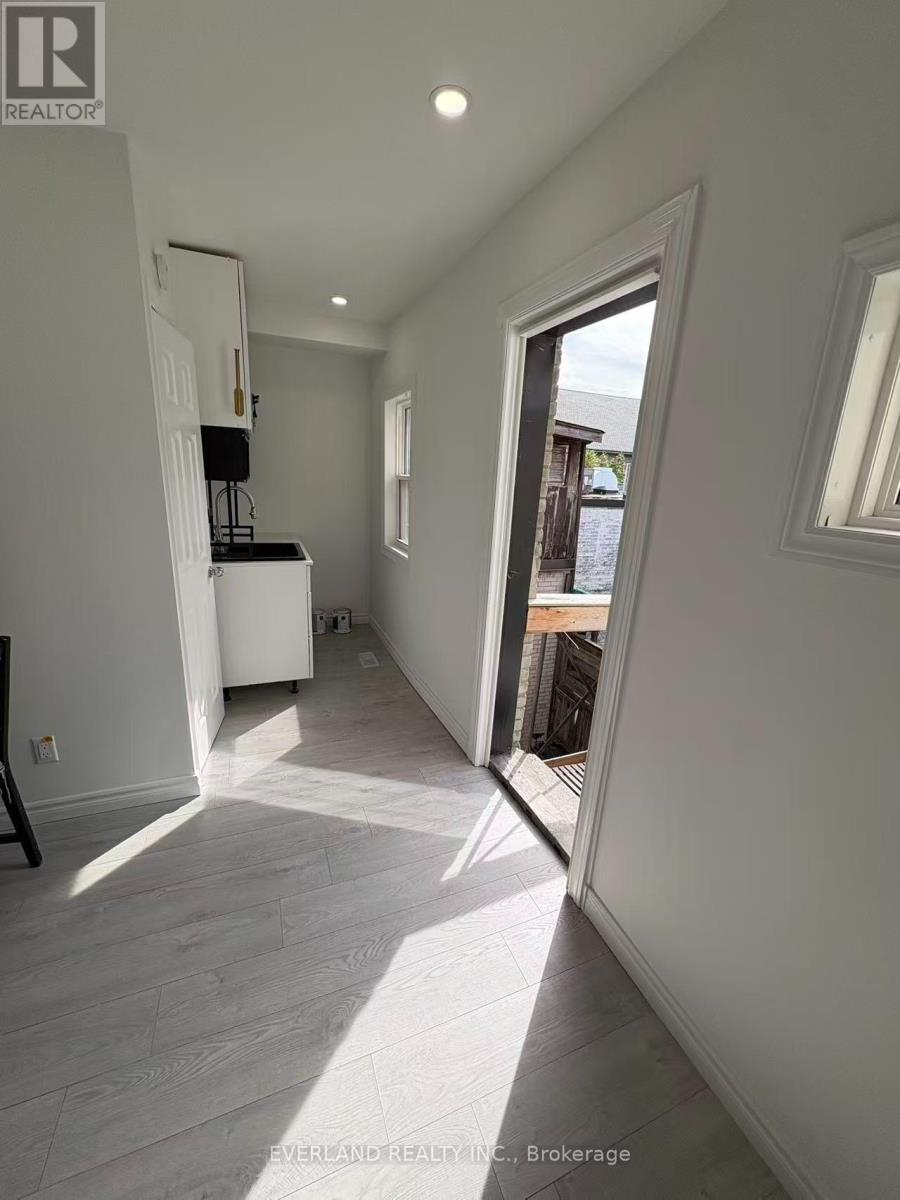 850 Bathurst Street — photo 7