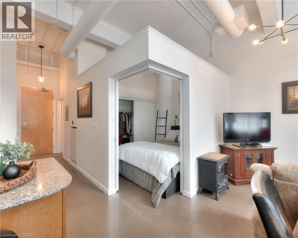410 King Street West — photo 16