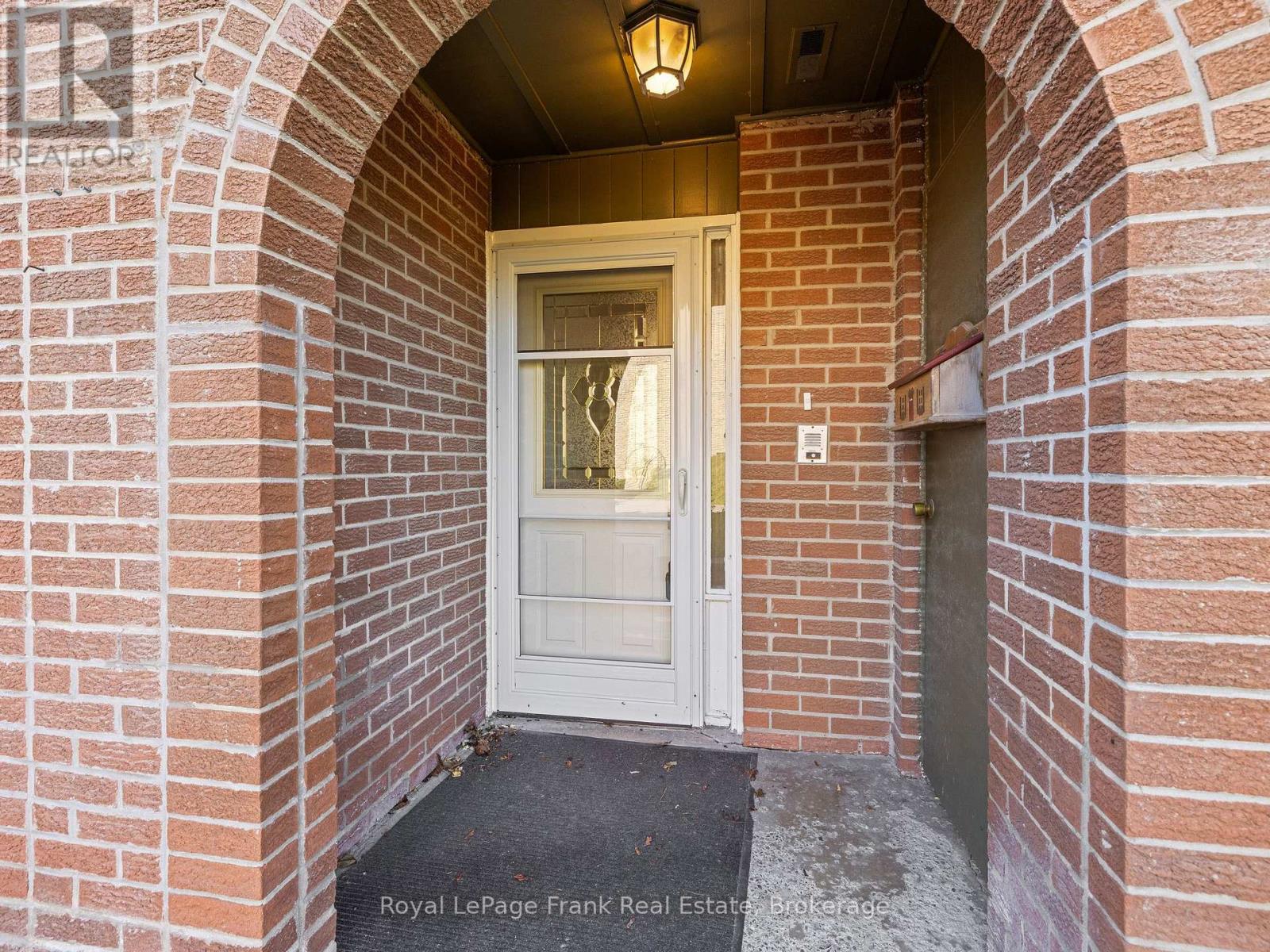 #28 18 REYGATE COURT - Image 3