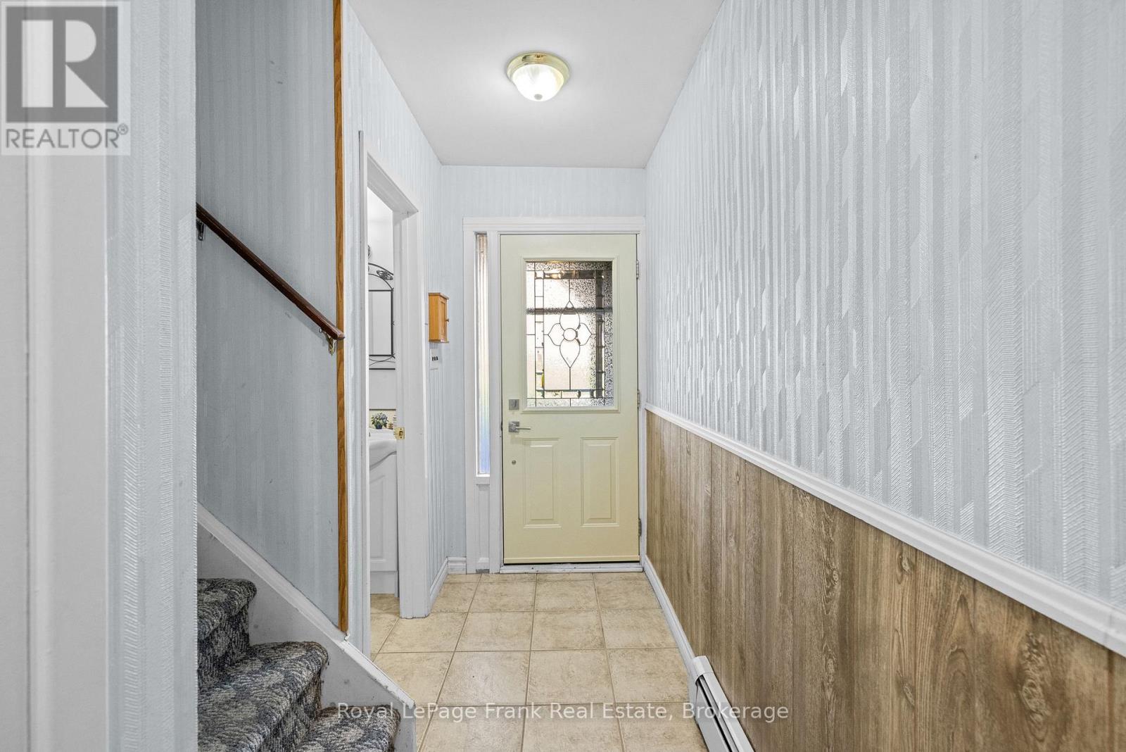 18 REYGATE COURT - 4