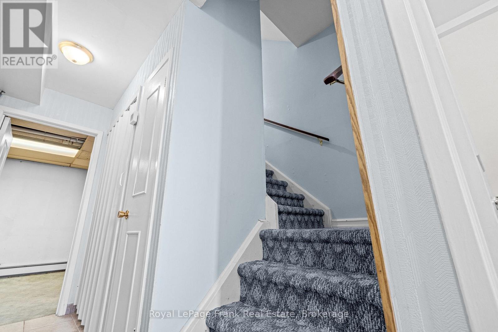 #28 18 REYGATE COURT - Image 6