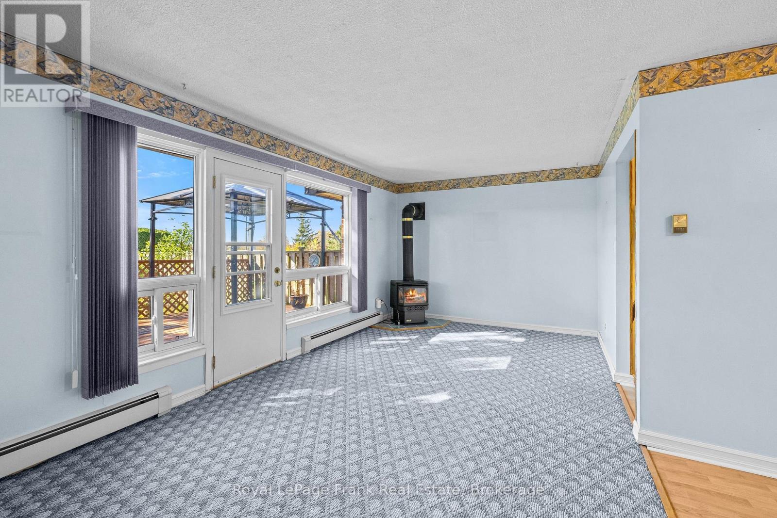 #28 18 REYGATE COURT - Image 7