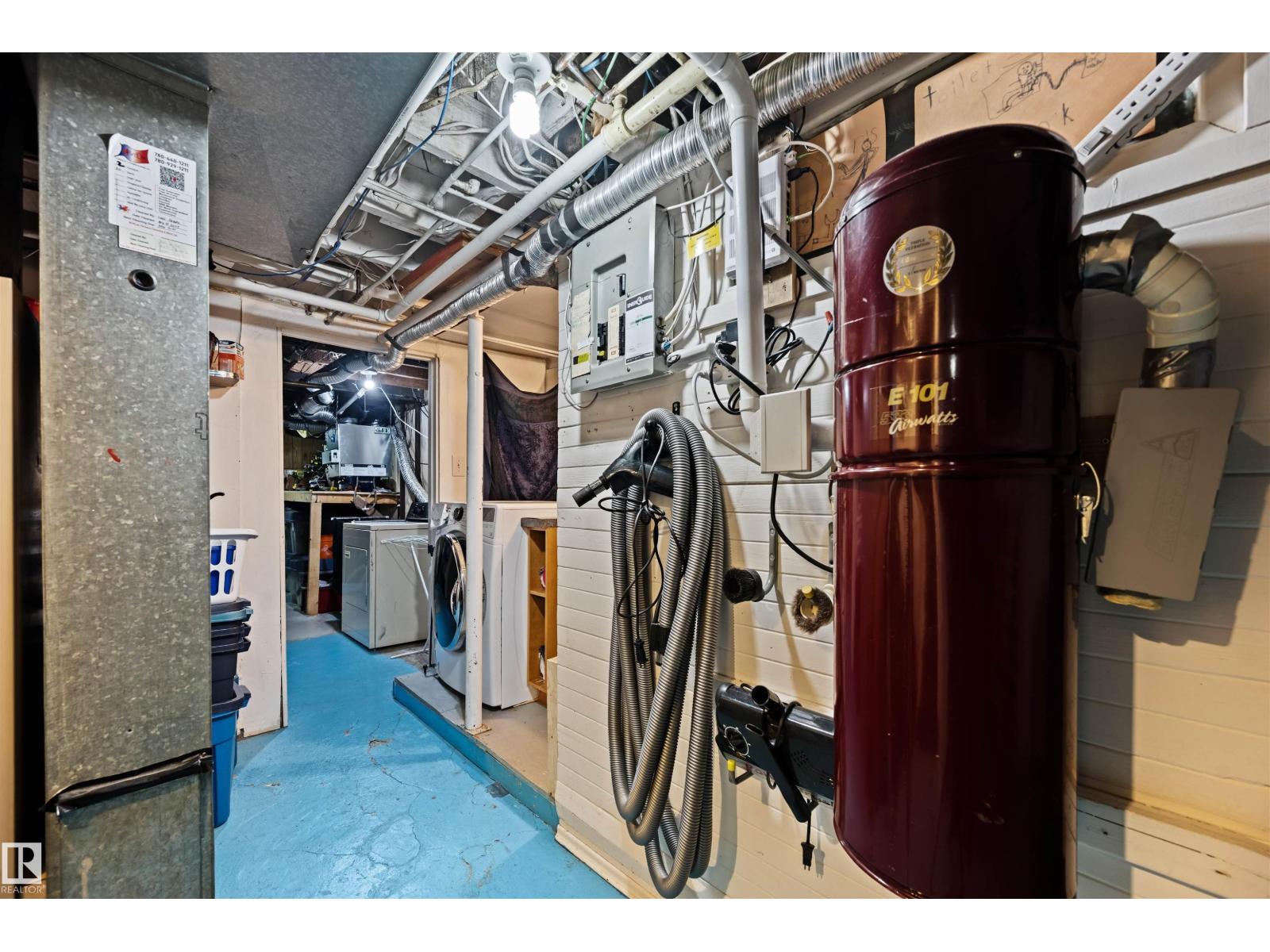 9851 85 AV NW - 24