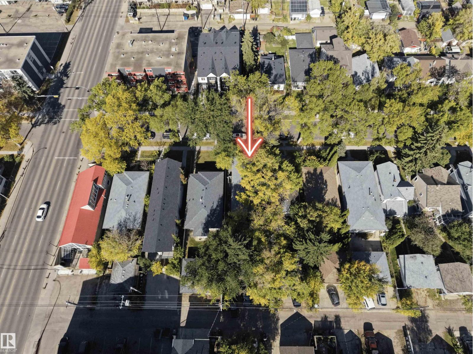 9851 85 AV NW - 32