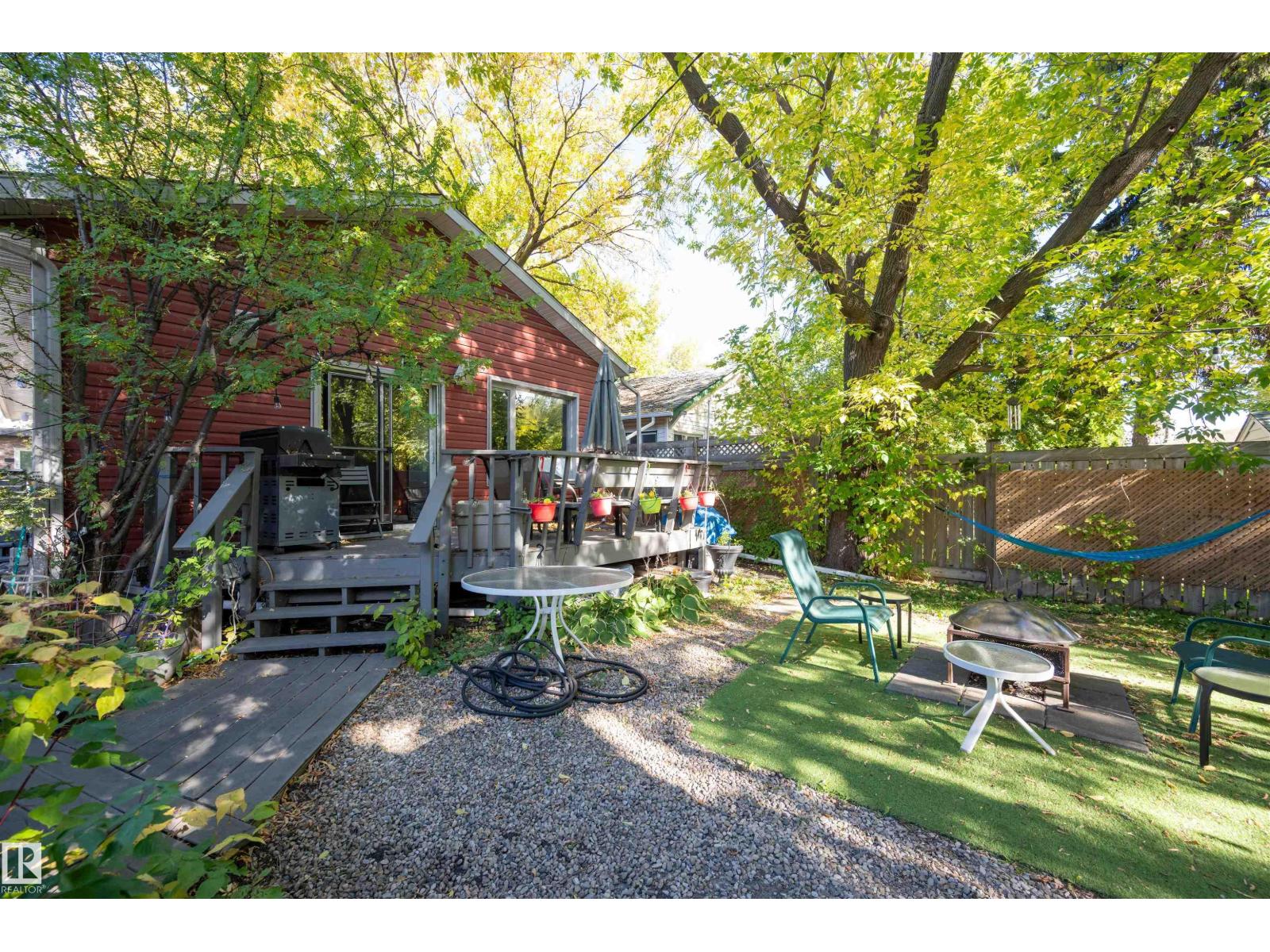 9851 85 AV NW - 5