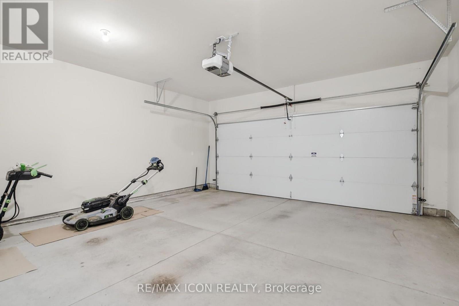 32 FOXTAIL LANE - Image 14