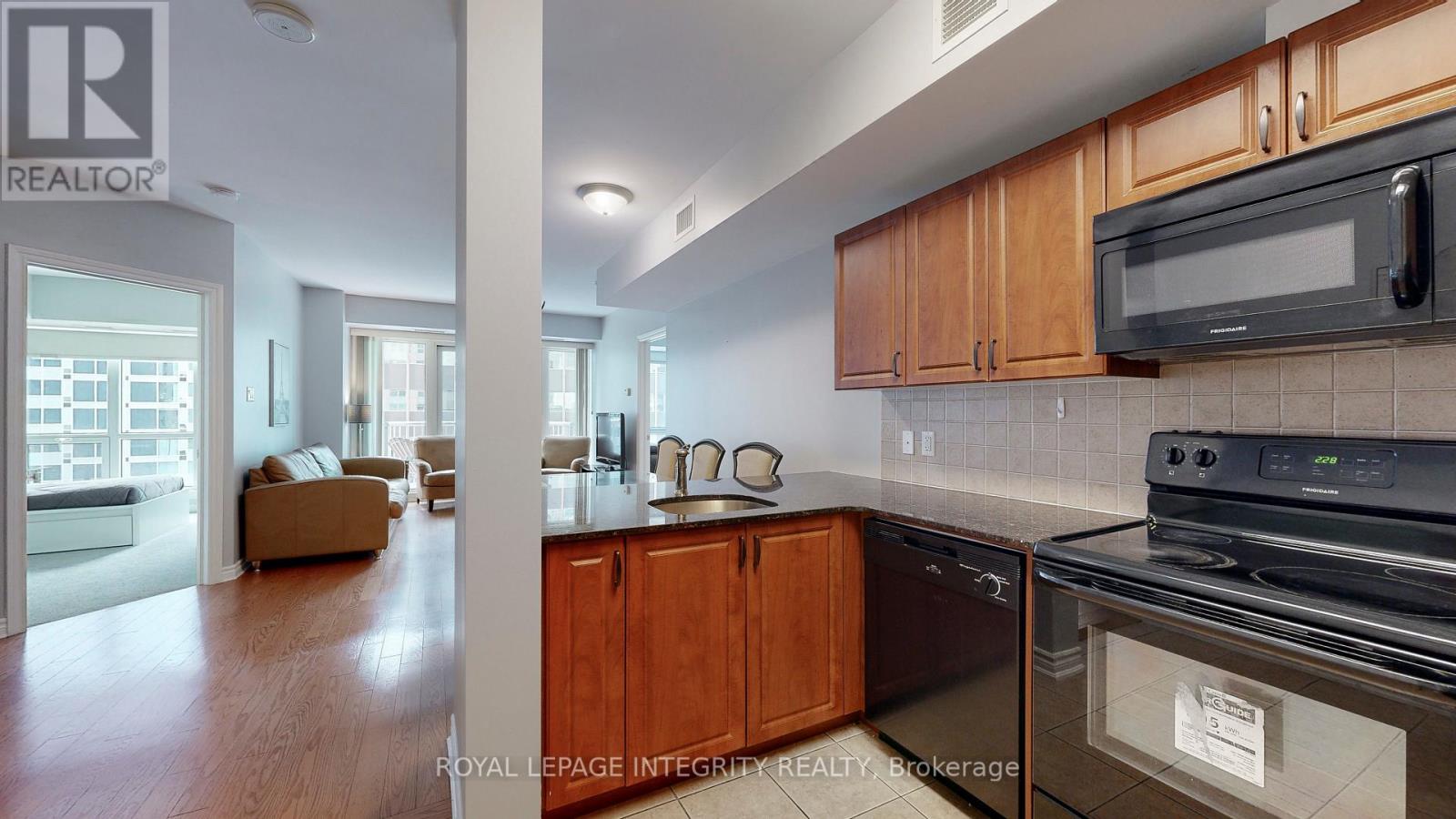 #903 234 RIDEAU STREET - 7