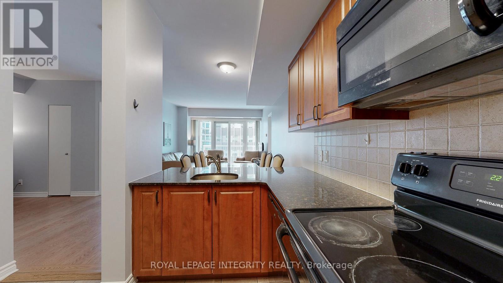 #903 234 RIDEAU STREET - Image 8