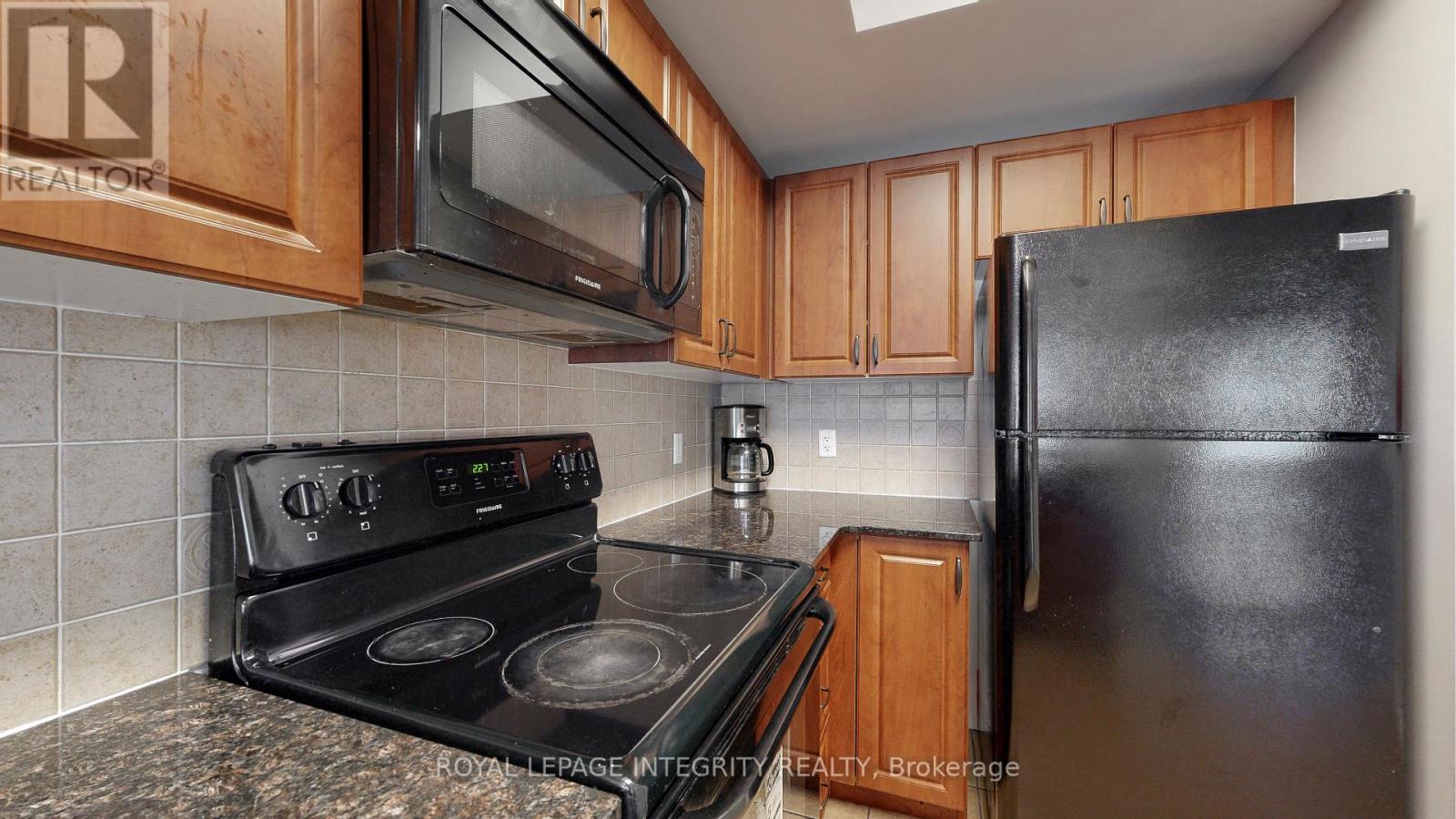 #903 234 RIDEAU STREET - Image 9