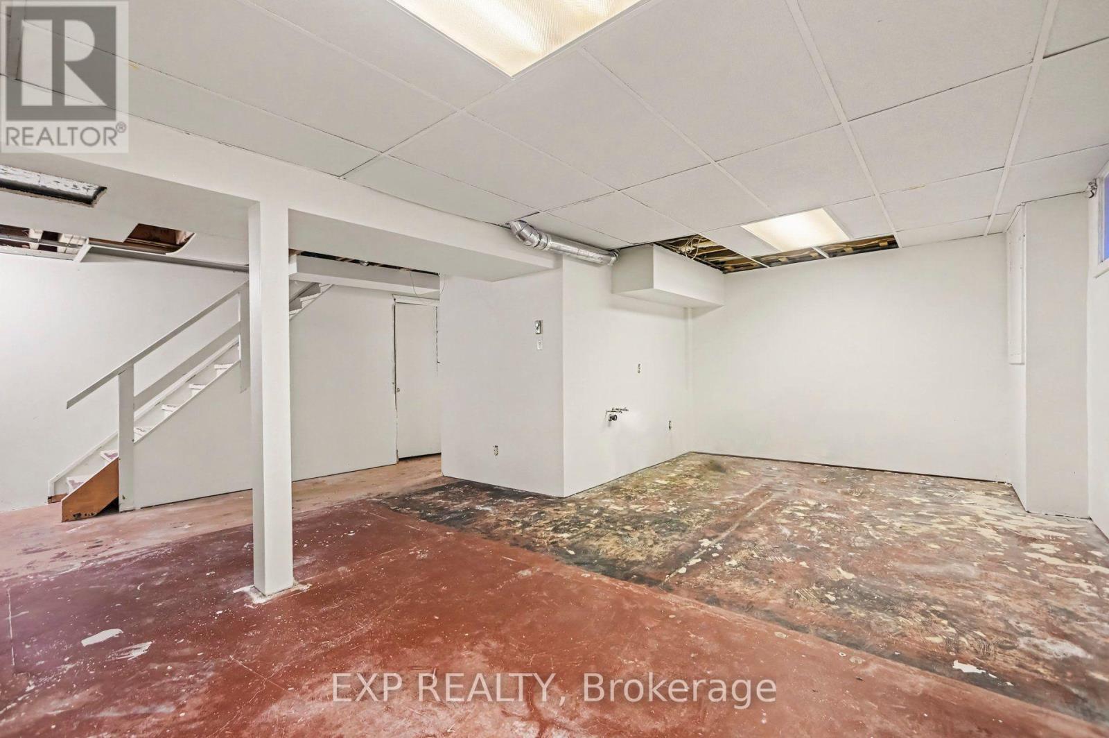 Commercial Properties for Sale in Ottawa – 77 GRADY CRESCENT – By Peter Sagos - Image 33