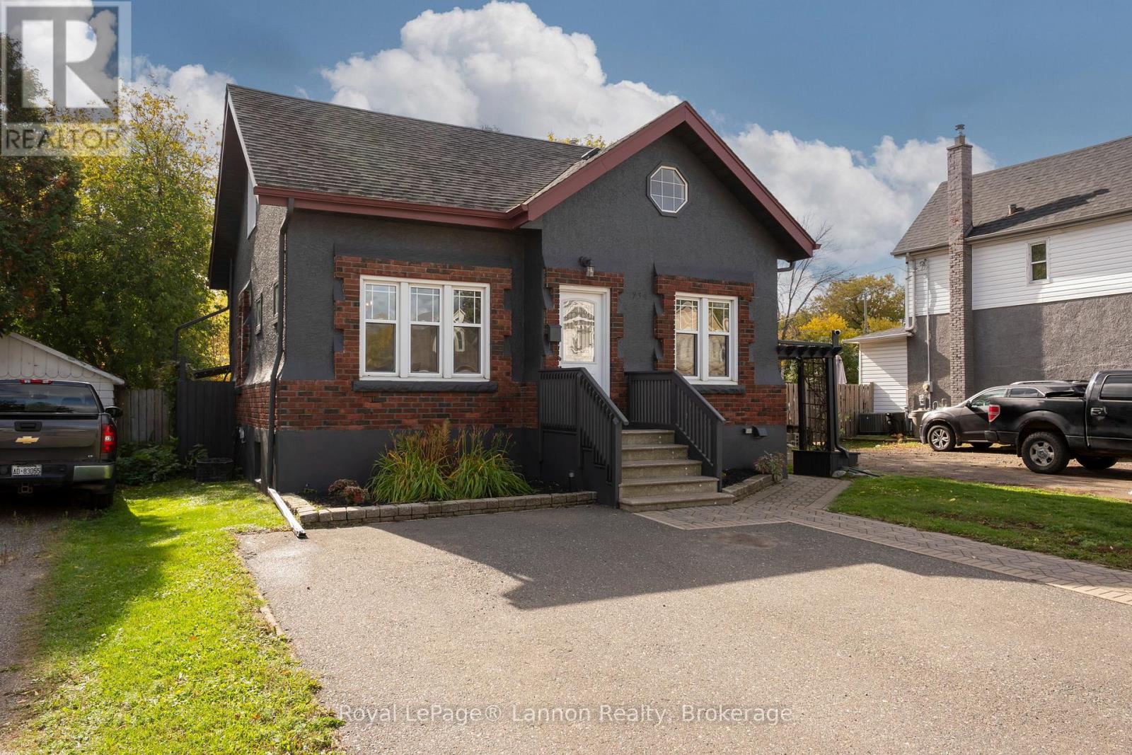234 AMELIA ST STREET E - 1
