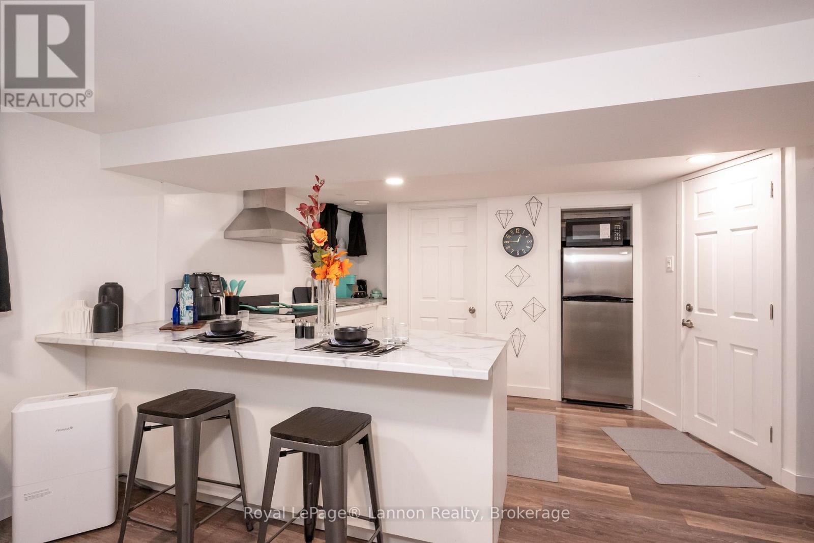 234 AMELIA ST STREET E - Image 40