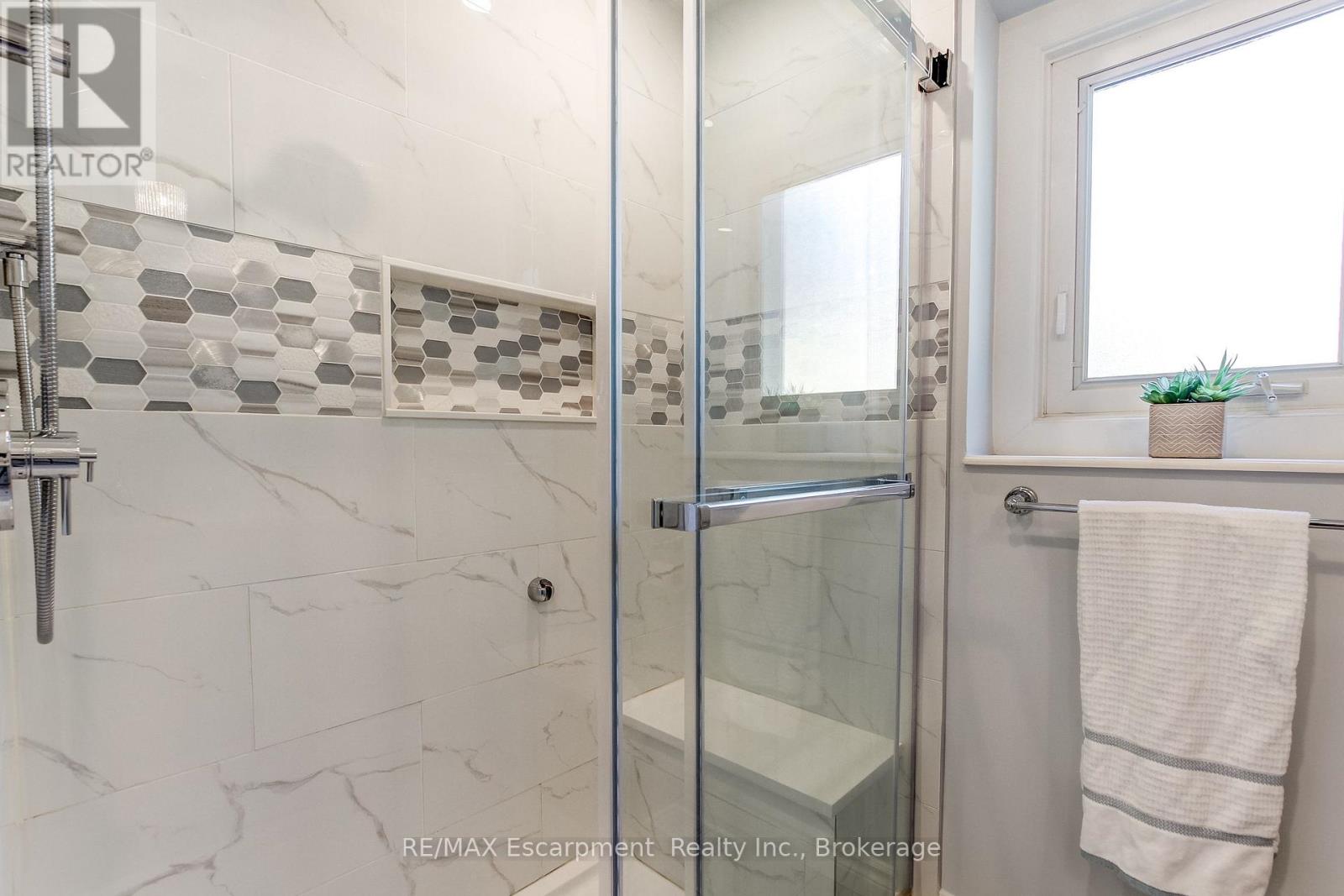 215 BRIAR HILL CRESCENT - 22