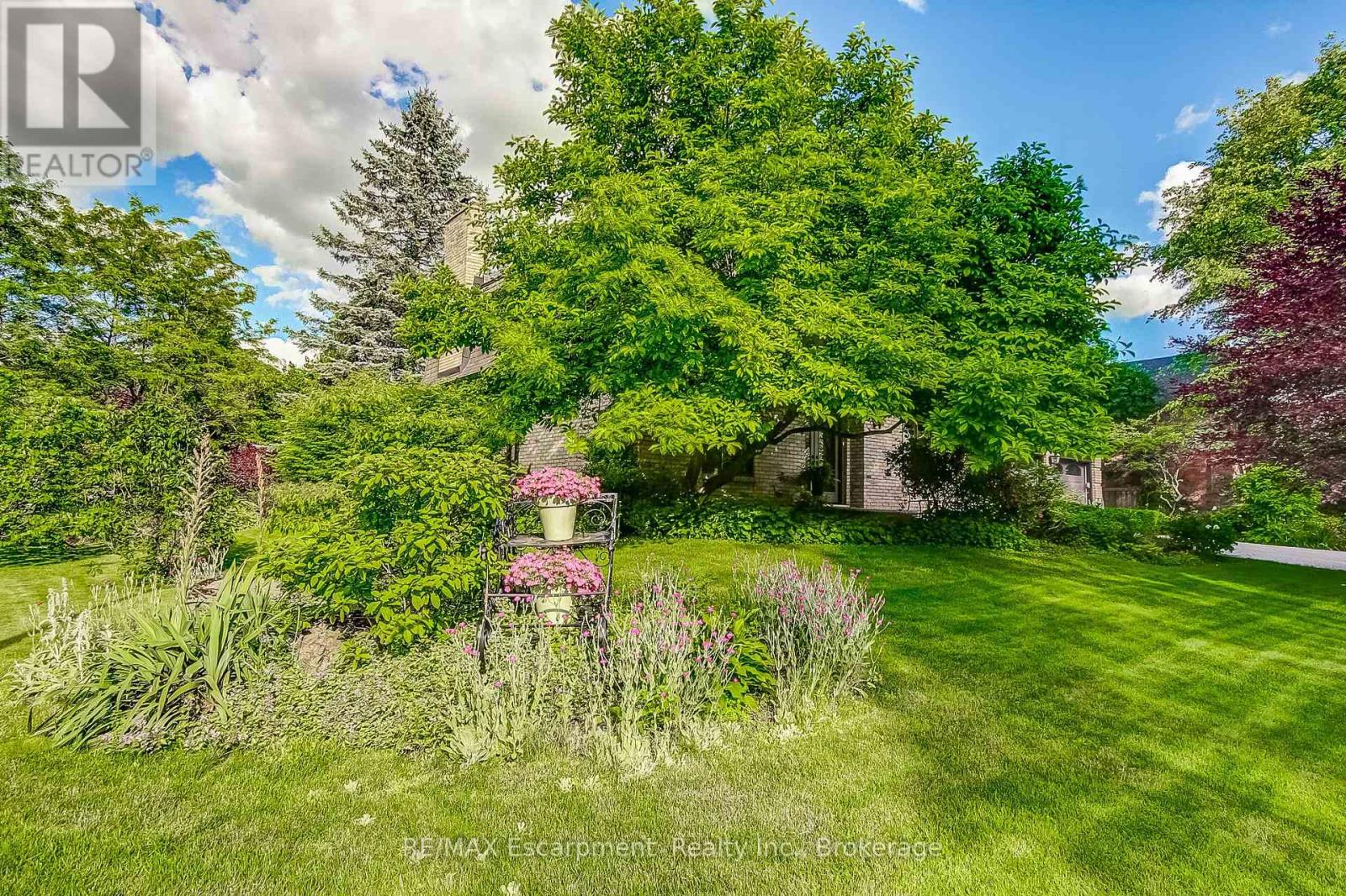 215 BRIAR HILL CRESCENT - Image 33